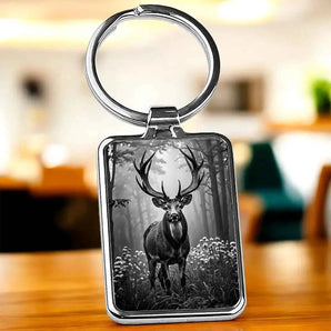 Porte-clé illustré d'un cerf majestueux en noir et blanc, dessin artisanal cerf noir et blanc