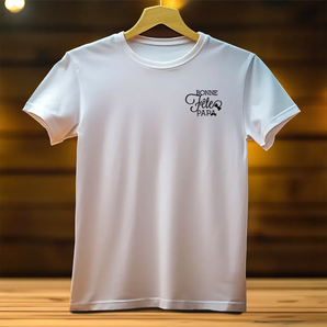 T-shirt personnalisé blanc en coton avec broderie noire Bonne fête papa sur poitrine gauche