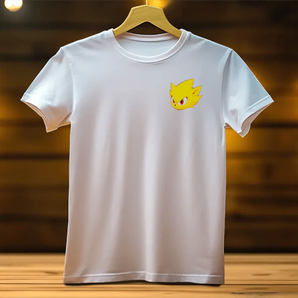 T-shirt Super Sonic blanc à manches courtes avec personnage cartoon jaune aux yeux rouges sur poitrine gauche