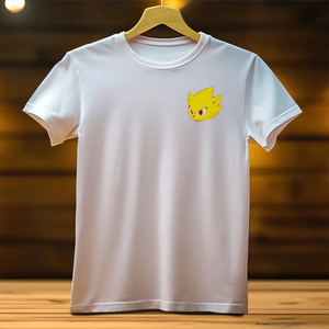 T-shirt Super Sonic blanc à manches courtes avec personnage cartoon jaune aux yeux rouges sur poitrine gauche
